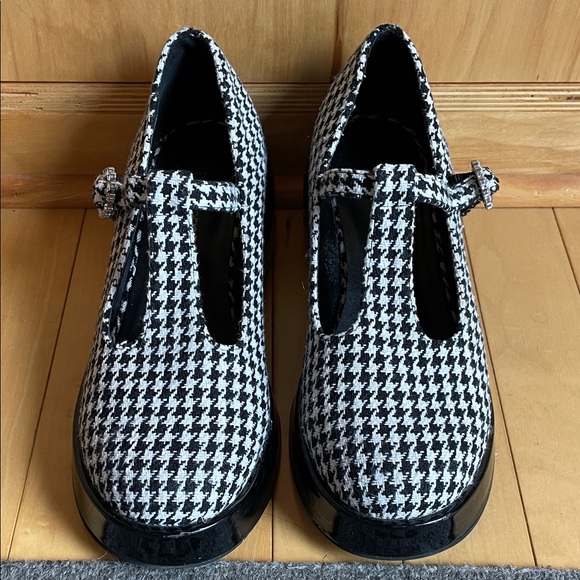 Steve Madden Shoes - Steve Madden Black and White Houndstooth T-Strap Flats